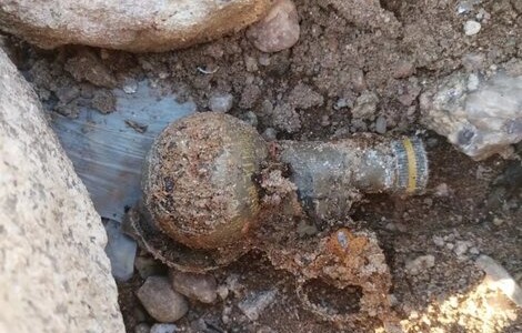 Dos pescadores encontraron una granada de guerra en un dique en San Luis