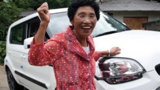 Tras "apenas" 960 intentos, logró aprobar el examen de manejo