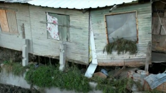 Por una obra de entubado de un arroyo, se desmoronaron dos viviendas en Bernal