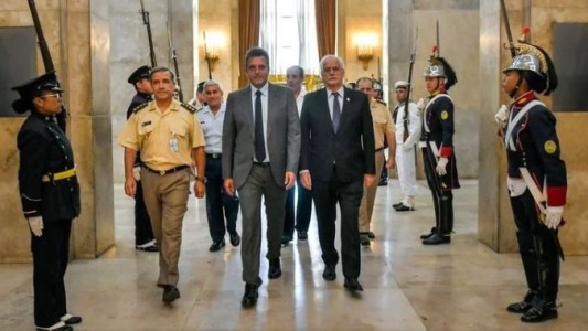 Anuncian "rejerarquización" de FFAA con aumentos salariales por encima de la administración pública