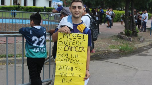 Tiene cáncer y pospuso un trasplante de médula ósea para ver a la Selección: "Quiero conocer a Messi"