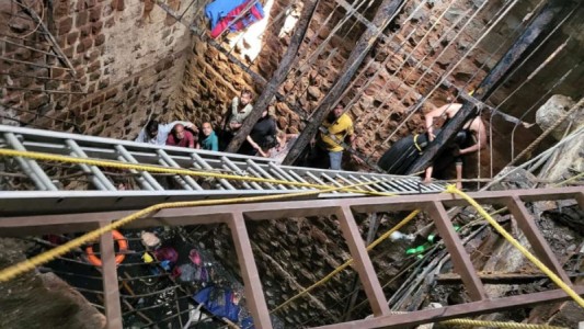 Cedió el piso de un templo en India: al menos 13 muertos