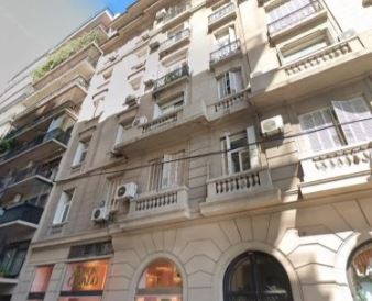 Una mujer murió tras caer de un sexto piso en Recoleta