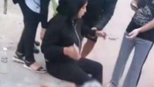 "Entonces apuñalame": una joven se resistió a un robo y se enfrentó a los gritos con el ladrón