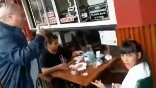 "¡Afuera del pueblo, atorrantas!": el intendente de Salto echó a los gritos a mecheras