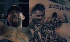 Video: el increíble tatuaje con la cara de Messi que se hizo Nicolás Otamendi