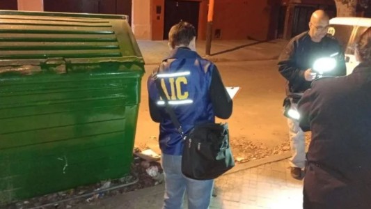 Violencia en Rosario: juntaba cartones en la calle, discutió con dos hombres y murió de una puñalada