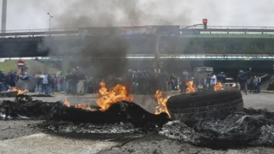 53 líneas de colectivos se sumaron al paro por el crimen del chofer