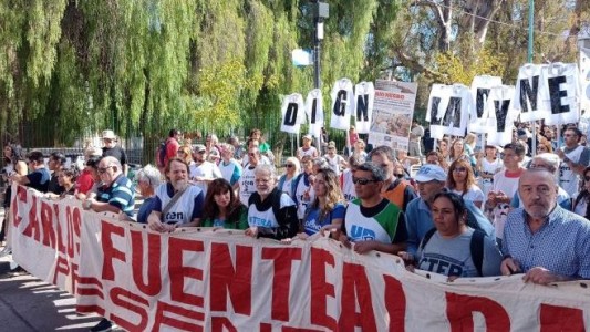 A 16 años del asesinato de Carlos Fuentealba, marcharon los docentes neuquinos
