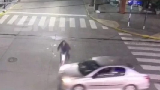 Murió un motociclista al chocar contra un auto en una zona en la que no funcionaba el semáforo