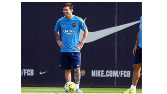 Messi entrenó a la par de sus compañeros del Barcelona y se ilusiona con estar frente a Real Madrid