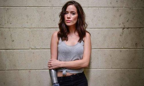 Rebekah Marine, la modelo con un "brazo biónico" que desfilará en Nueva York
