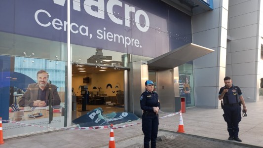 Córdoba: automovilista perdió el control y se metió al banco