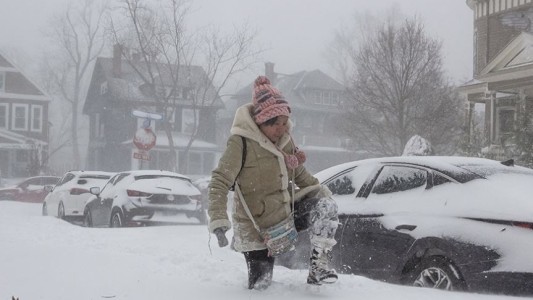 Más de 500 mil personas continúan sin luz en Canadá tras fuertes nevadas