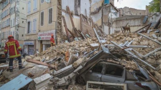 Se derrumbaron dos edificios en Marsella y varias personas quedaron atrapadas