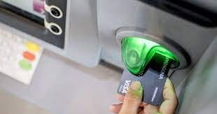 Fue a cobrar su jubilación y descubrió que su amiga había sacado un préstamo