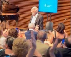 Aplausos y emoción en el homenaje a Héctor Alterio en el CCK