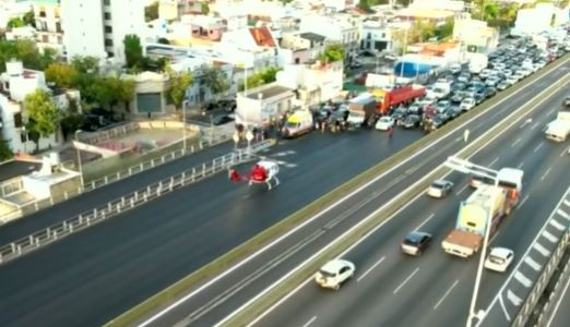 Seis heridos en choque múltiple en bajada de la AU 25 de Mayo a la altura de Boedo