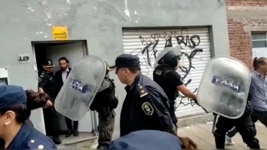 Video: una fiscal de Campana fue agredida por la familia de una víctima vial