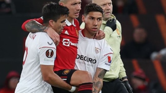 Lisandro Martínez se lesionó y fue escoltado por Montiel y Acuña