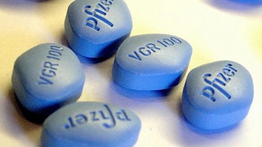 Tomó 35 pastillas de Viagra en una hora y tuvo una erección de cinco días