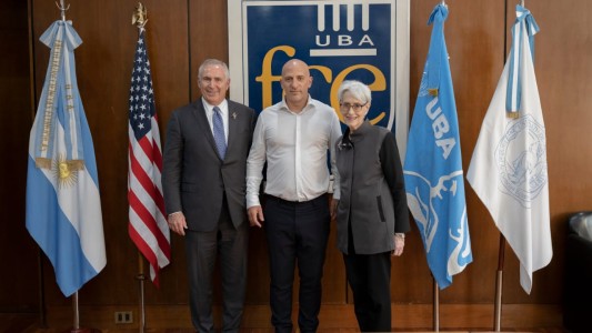 La Subsecretaria de Estados de EEUU, en la UBA: "Si bien la democracia es imperfecta e incompleta, es la mejor opción"