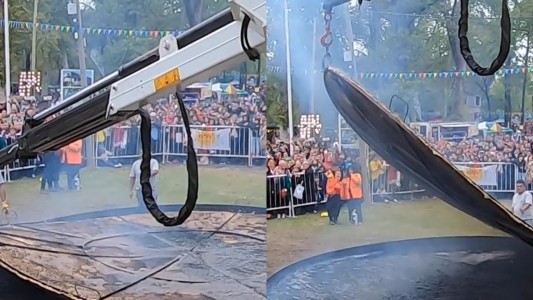 Así se da vuelta la torta frita más grande del mundo