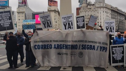 Extrabajadores de Segba y Encotel se movilizan al Congreso para reclamar una reparación