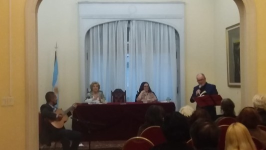 Apasionado del tango, el español Font de Mora presentó su nuevo libro