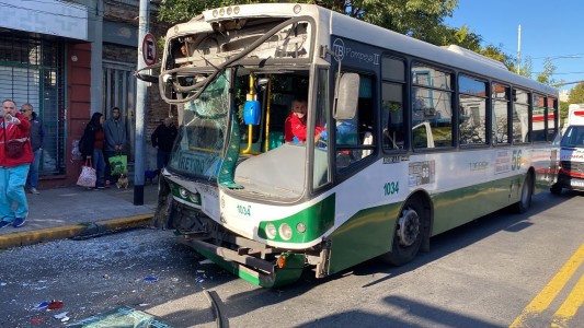 Chocaron dos colectivos en el barrio porteño de Flores: hay 35 heridos