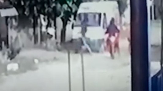 Quilmes: motochorros asaltaron una ambulancia que trasladaba a una nena para ser operada