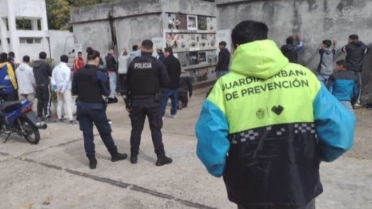 Funeral motochorro: nueve detenidos en Los Hornos por vandalizar un cementerio