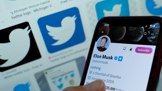 Por qué Elon Musk eliminó la tilde azul de Twitter