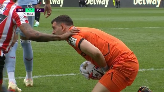 "Dibu" Martínez: entre el show de atajadas y su rápida salida por una molestia estomacal