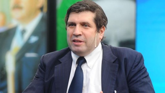 Chodos calificó de "antipatrias" a tres economistas de la oposición