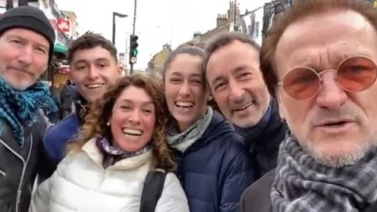 La emoción de turistas argentinos al encontrarse con Bono, líder de U2