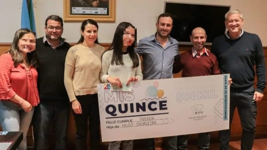 Un municipio otorga bonos de $80.000 a empleados para los cumpleaños de 15 de sus hijas