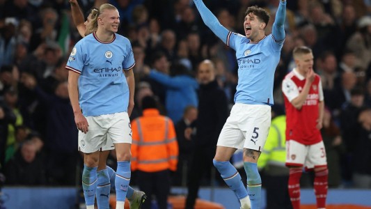 El Manchester City demolió al Arsenal y quedó a un paso de sacarle la punta de la Premier League