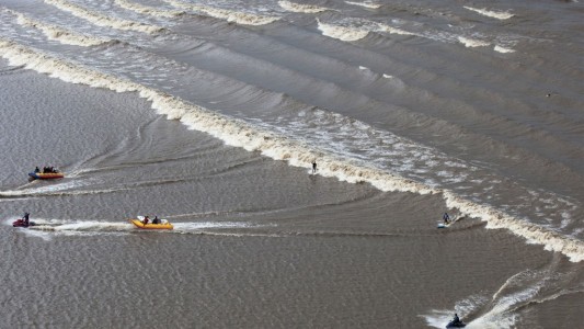 Surf en el río: la "Pororoca", una de las olas más admiradas y temidas del mundo