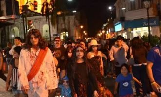 "Todos somos zombies porque estamos automatizados": un "flashmob zombie" en un encuentro juvenil en Jujuy