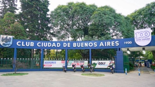 Batalla campal en un partido de rugby juvenil en el Club Ciudad: un chico terminó internado