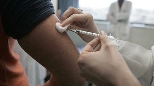 Estados Unidos aprobó la primera vacuna del mundo contra el virus que causa la bronquiolitis