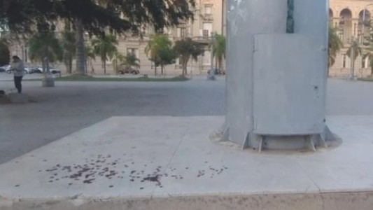 Un policía perdió un dedo mientras izaba la bandera en Santa Fe