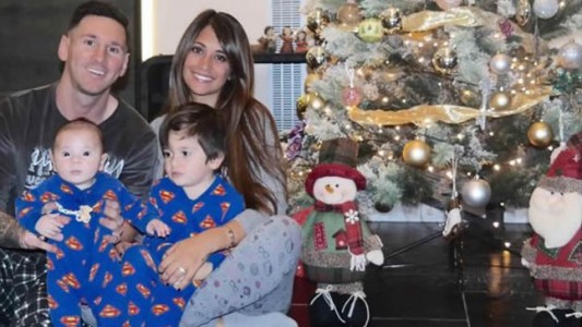 La primer foto de Mateo Messi junto al arbolito de Navidad