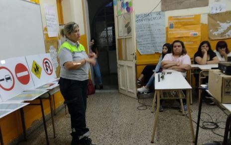 Capacitarán a alumnos bonaerenses de 5to. año para rendir examen teórico de licencia de conducir