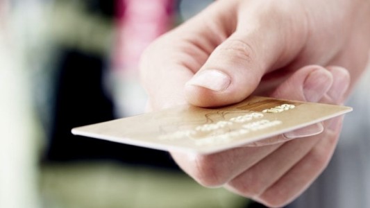 Cómo gestionar la devolución del impuesto a las tarjetas de crédito en CABA