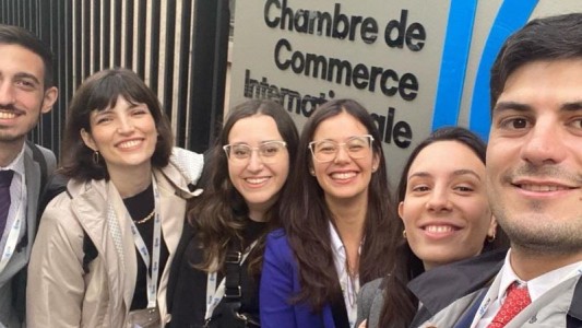 La Facultad de Derecho de la UBA se consagró tricampeona en un concurso de arbitraje internacional en Francia