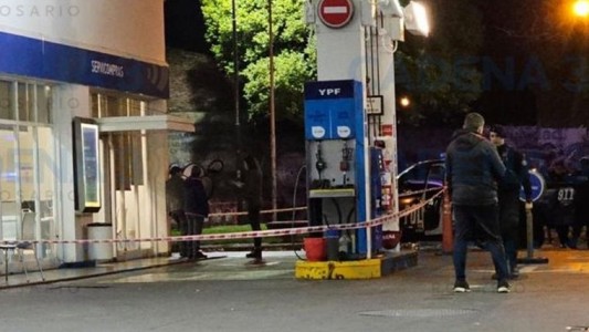 Balas y terror en una estación de servicio de Rosario: una nena de 4 años y su mamá resultaron heridas