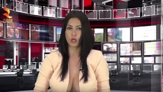 Escándalo: una universidad pidió a sus alumnas "un lindo escote" para la graduación