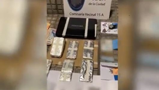 Cayó la "viuda negra del cangrejo": por un tatuaje, apresan a una mujer que drogaba a hombres para robarles